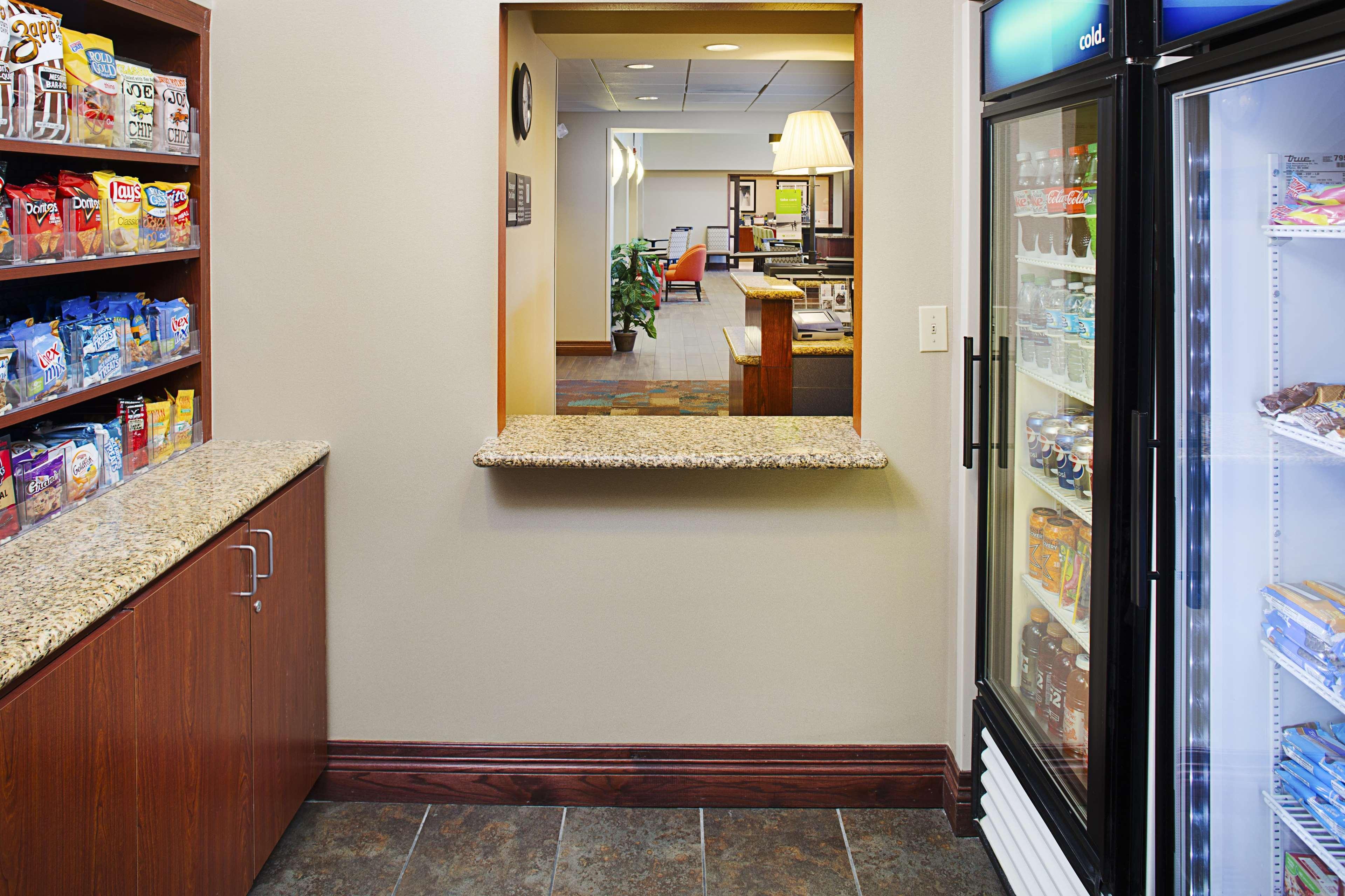 Hampton Inn & Suites Ланкастер Экстерьер фото