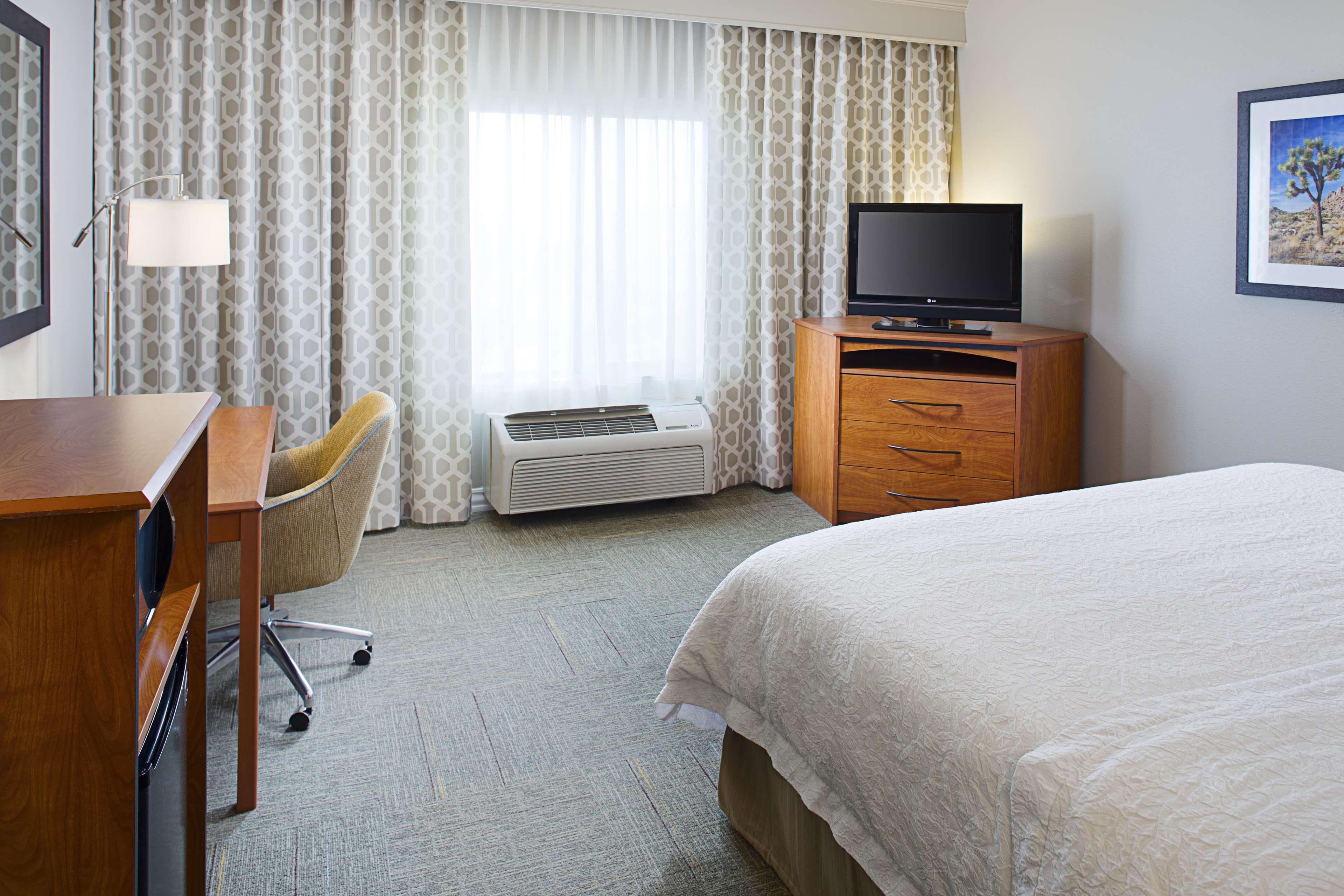 Hampton Inn & Suites Ланкастер Экстерьер фото