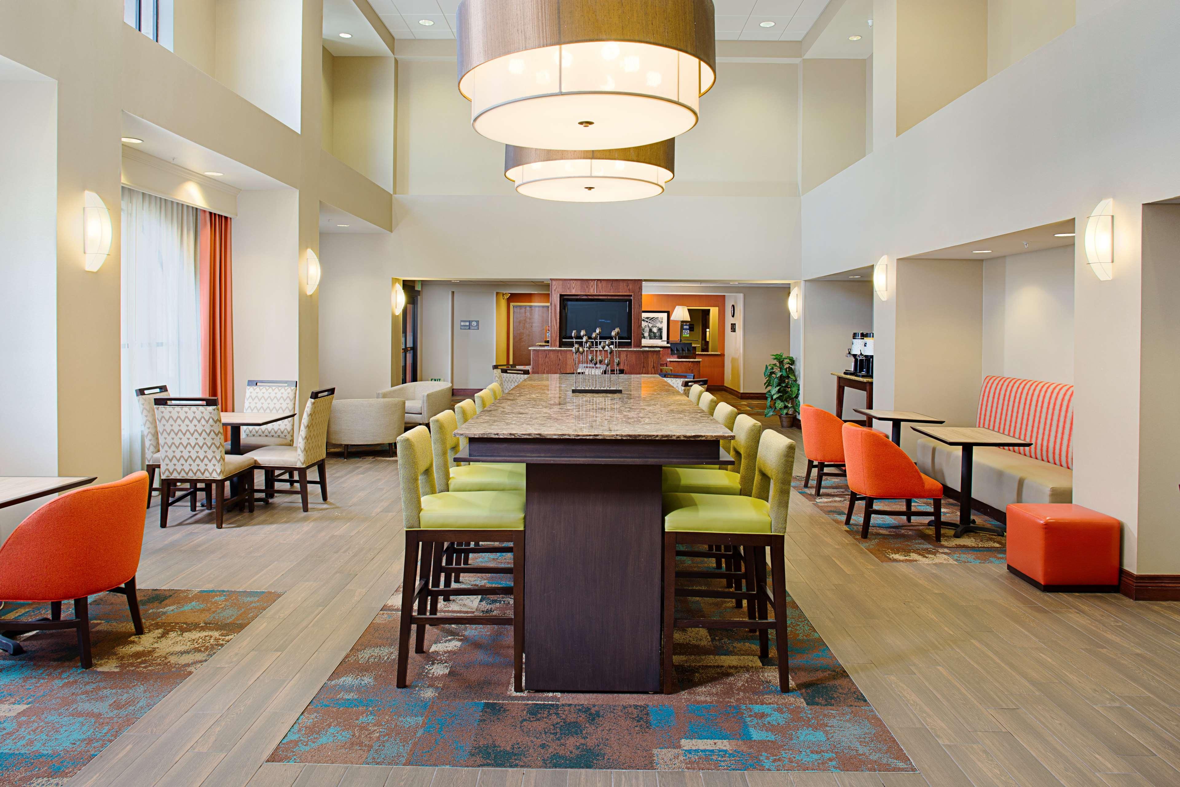 Hampton Inn & Suites Ланкастер Экстерьер фото