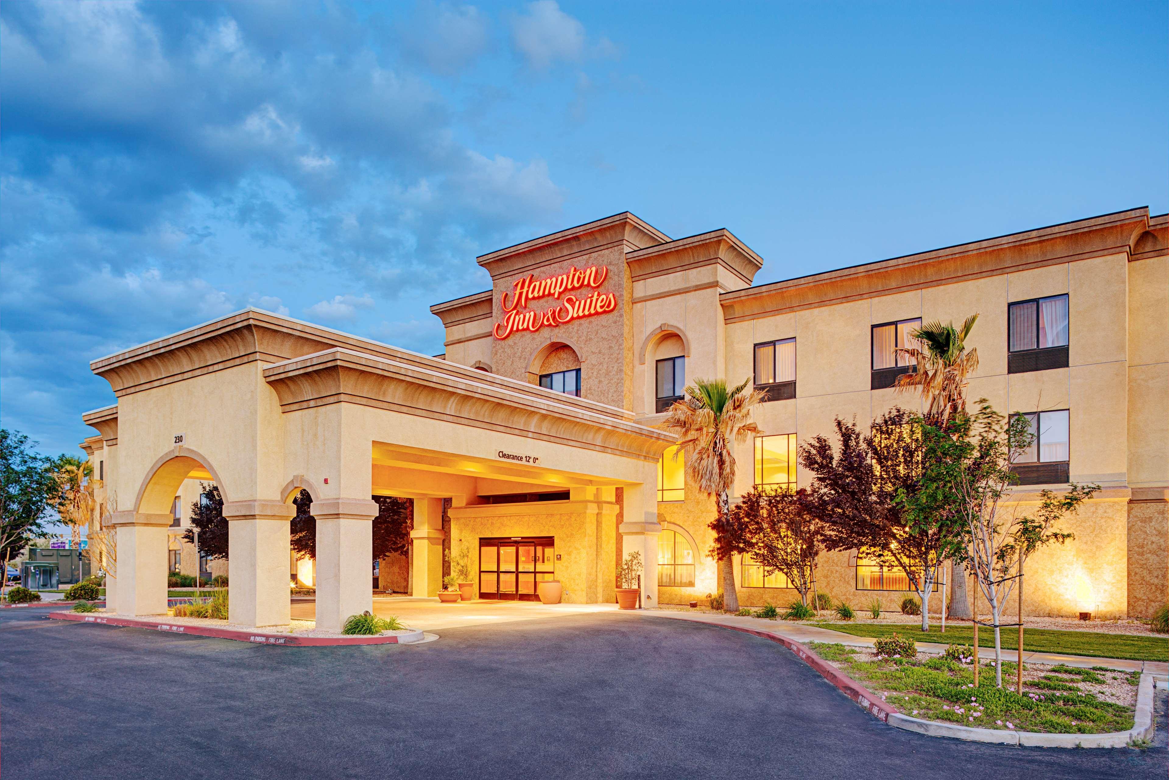 Hampton Inn & Suites Ланкастер Экстерьер фото