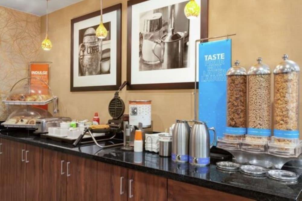 Hampton Inn & Suites Ланкастер Экстерьер фото