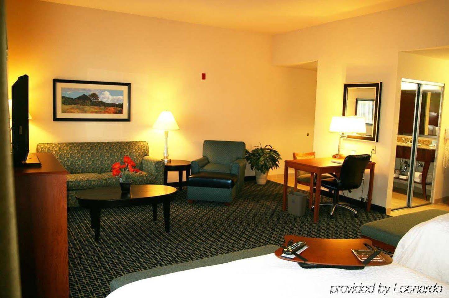 Hampton Inn & Suites Ланкастер Номер фото