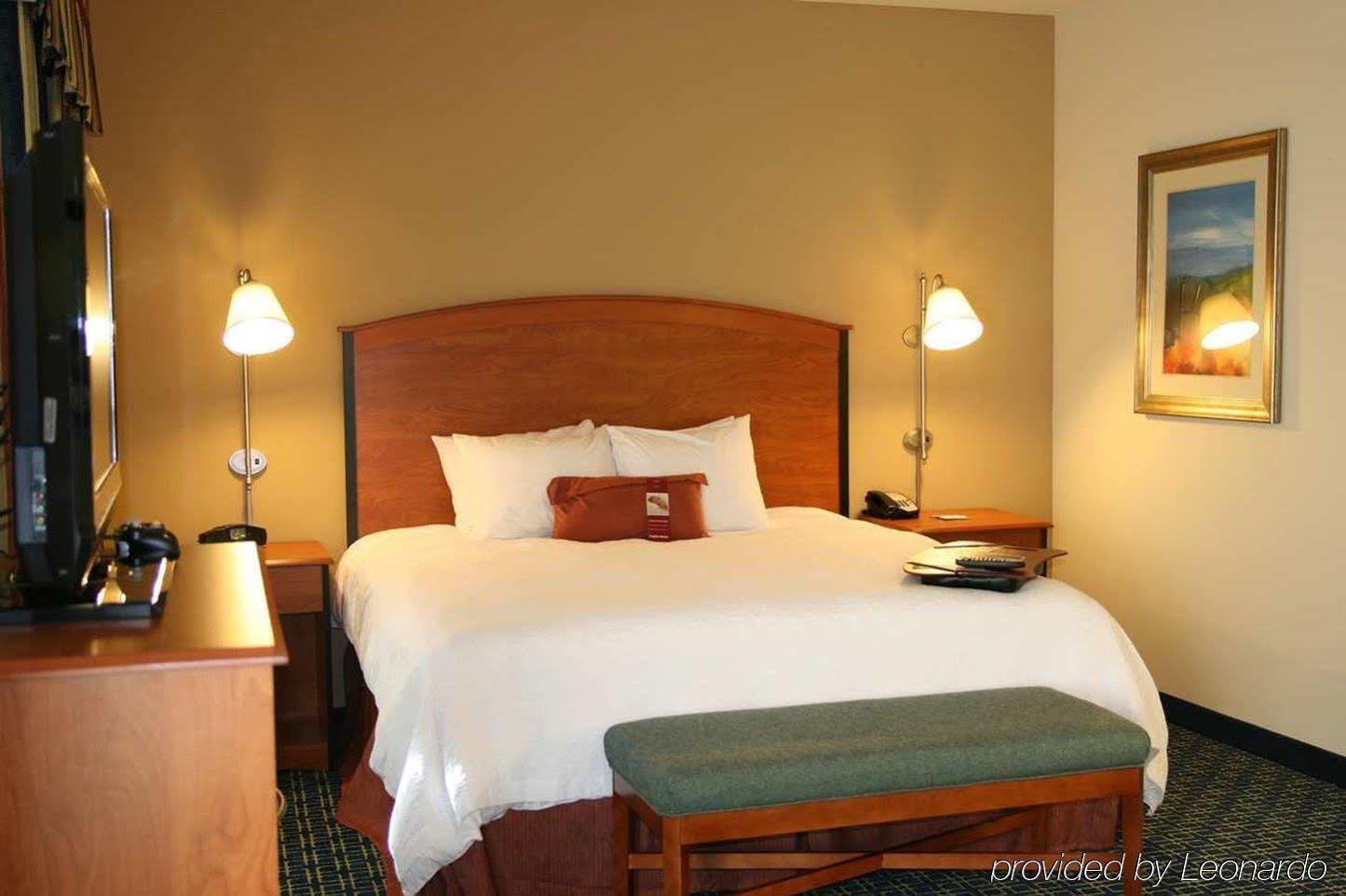 Hampton Inn & Suites Ланкастер Экстерьер фото