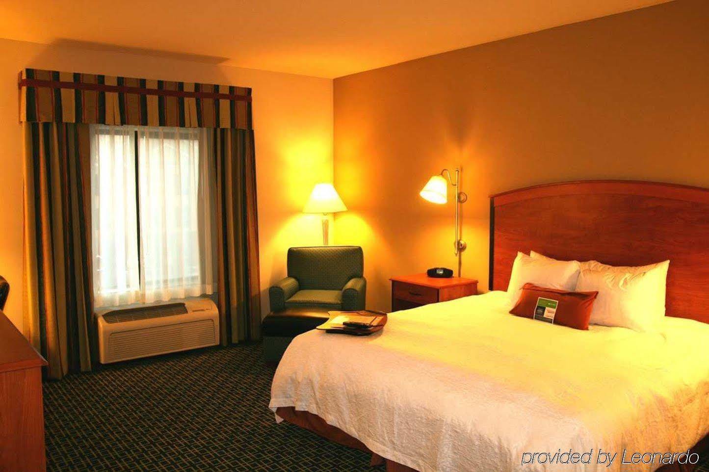 Hampton Inn & Suites Ланкастер Экстерьер фото